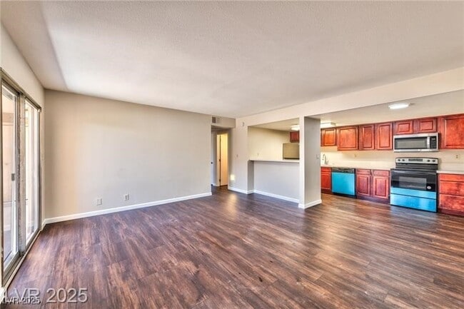 Building Photo - 5021 River Glen Dr Unit 45