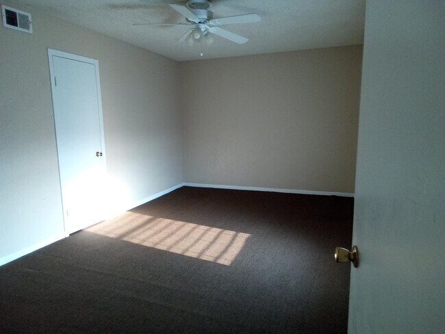 Photo - 102 Edwards Apt 25 St