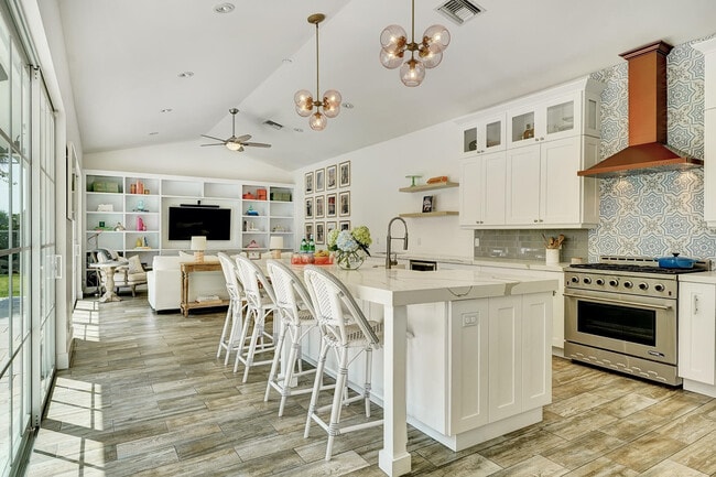Photo - 724 NW 4th St