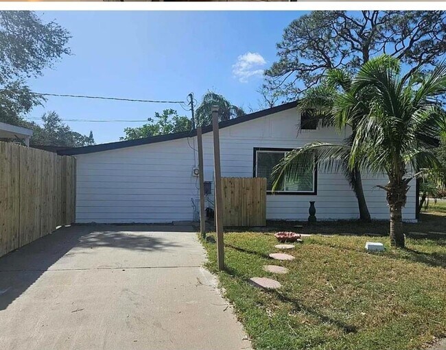 Photo - 2735 Boca Ciega Dr N