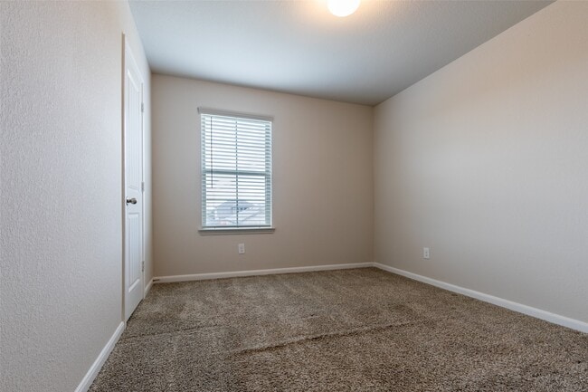 Photo - 3327 Sumac Dr