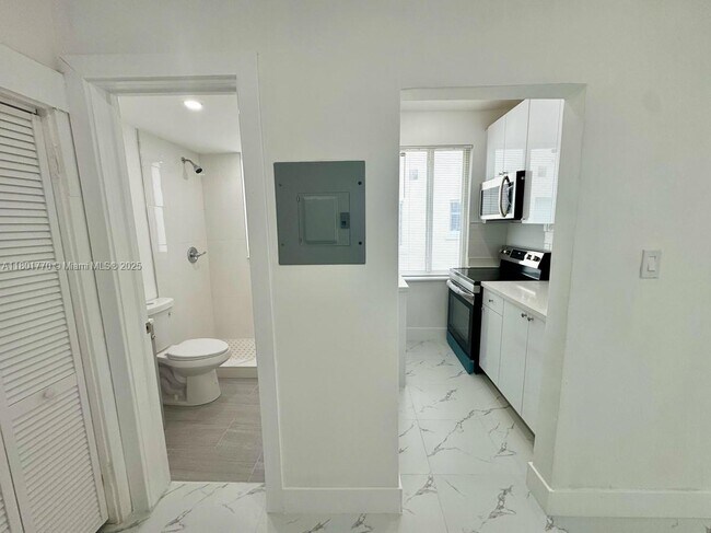 Photo - 856 SW 6th St Unidad 102