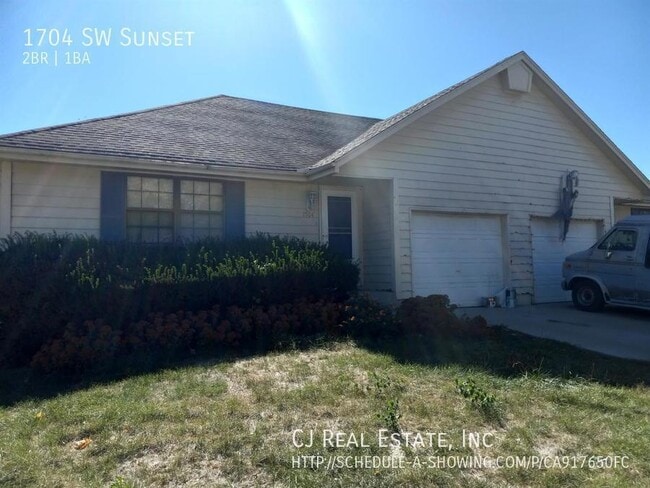 Building Photo - 1704 SW Sunset- Rental