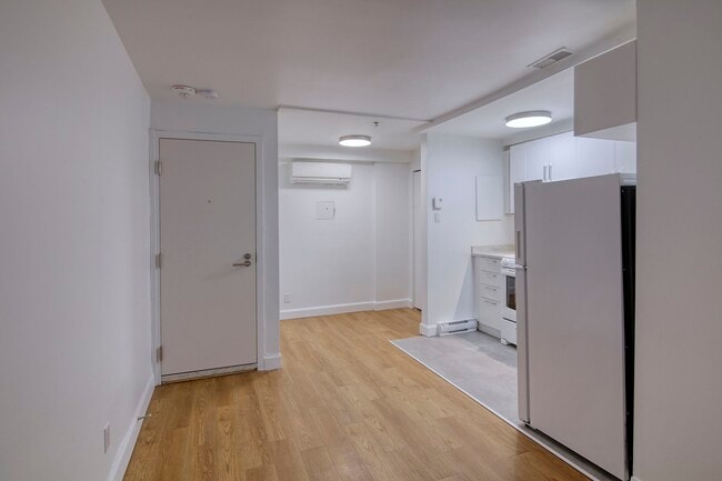 Photo - 25 Av des Pins O Unité 218