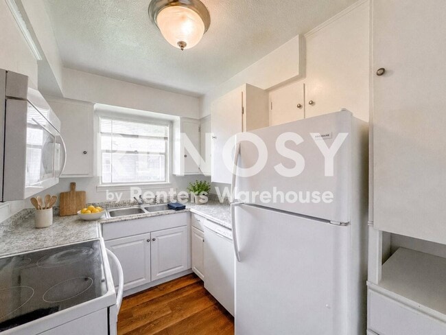 4537 Dakota St