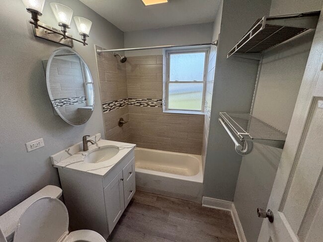 Photo - 843 E Marquette Rd Unit 1