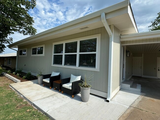 Photo - 1442 E Broadway St