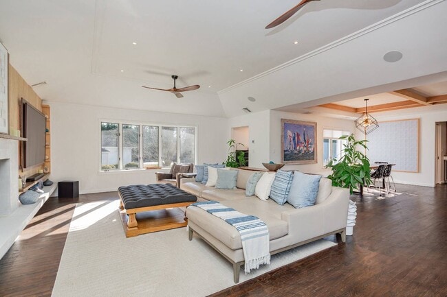 Photo - 89 Pantigo Rd