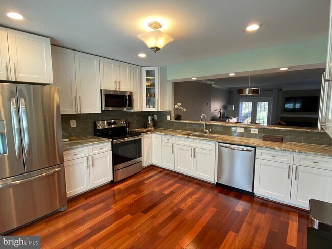 Photo - 216 Gretna Green Ct
