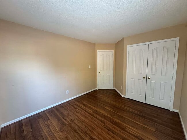 Photo - 597 Bloomover St