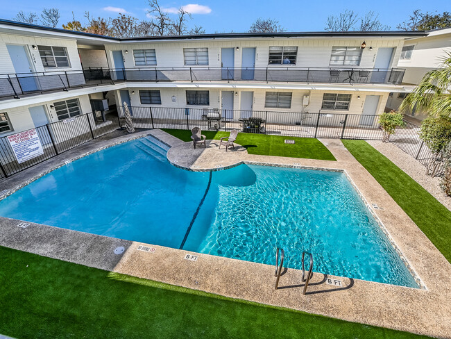 Building Photo - The WestFort Broadway Rental