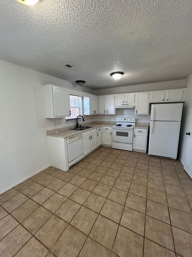 Photo - 3301 SW Victoria Pl Unit 3301 SW Victoria Pl Apt 1