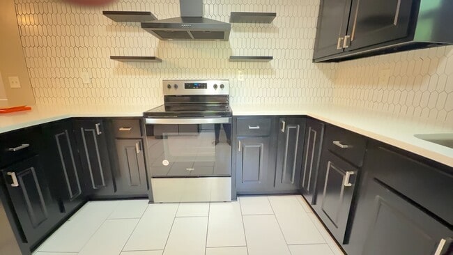 Photo - Charming 2BR with Sunroom, Hardwood Floors & Lawn Care Included