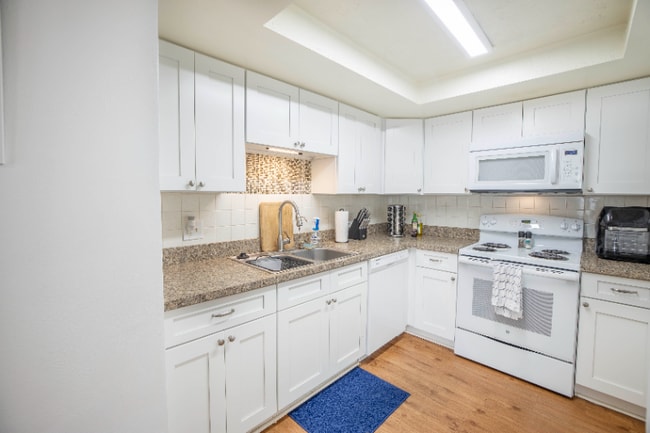 Photo - 411 Marjon Ave