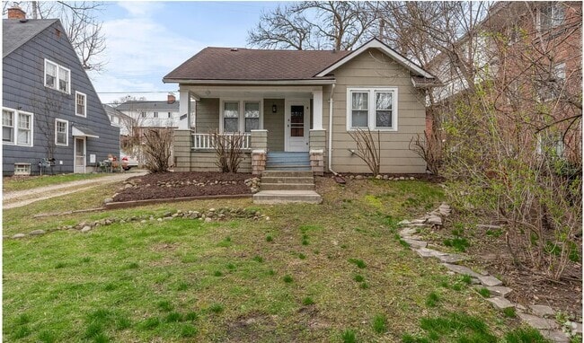 Building Photo - 832 S Main St Rental