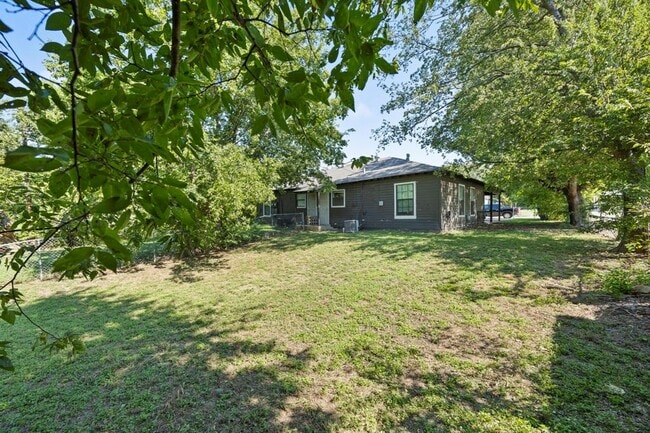 Photo - 906 W Dean Ave