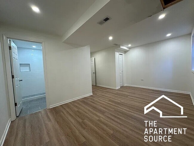 Photo - 2037 N Damen Ave