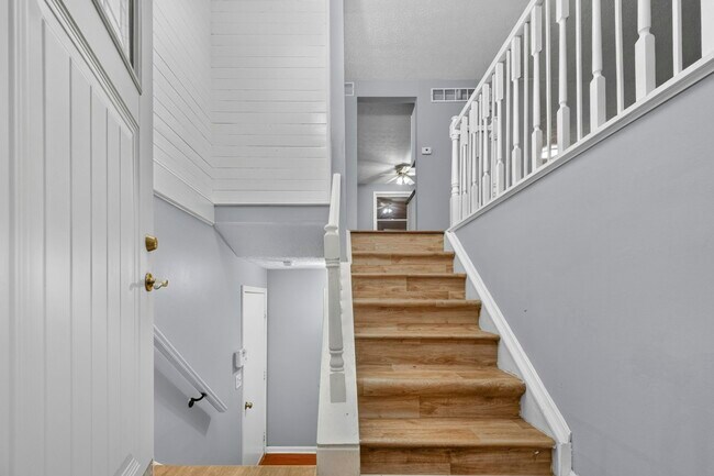 Photo - 423 Doverwood Dr