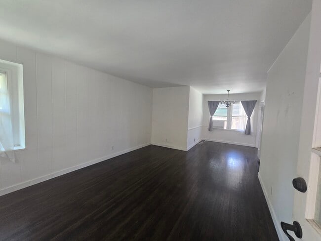 Photo - 12811 Oxnard St Unidad 2