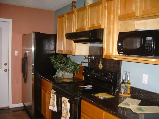 Kitchen - 13801 Pierres Ct