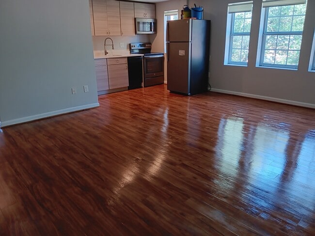 Building Photo - 1729 N Queens Ln Unit #119