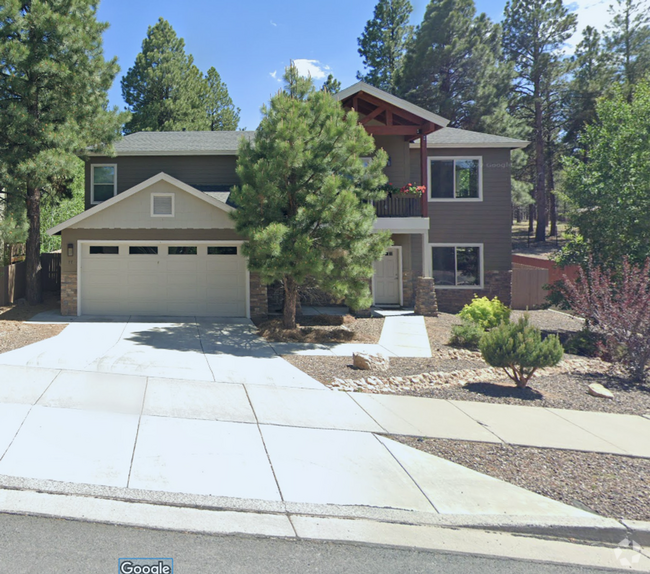 Building Photo - Stunning Ponderosa trails Home