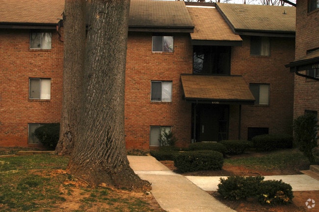 4020 1/2 N. Rogers Ave