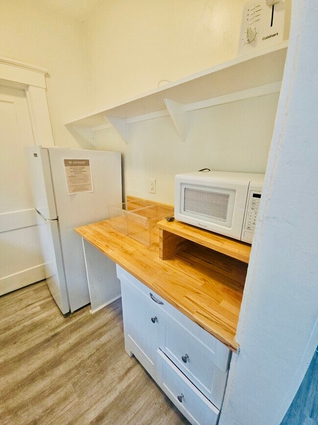 2301 N Jefferson St, Apt 3