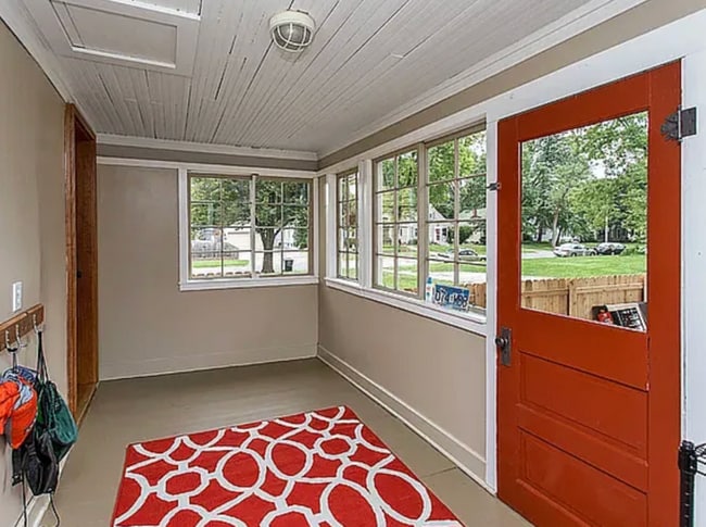 Photo - 107 S Riverside Dr