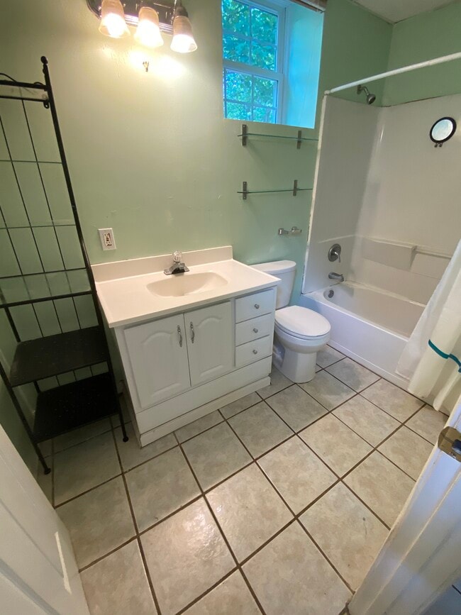 Photo - 2261 Capehart Cir NE