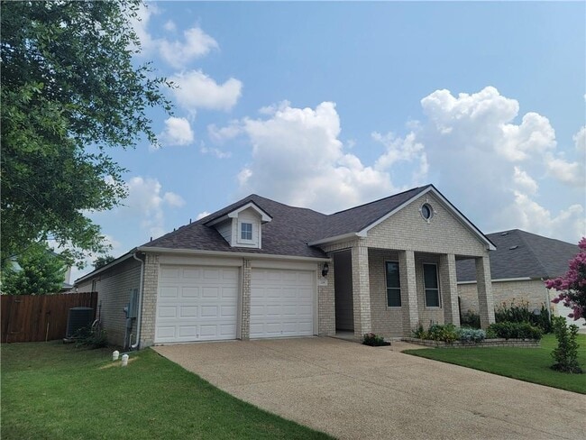 Photo - 208 Hummingbird Ln