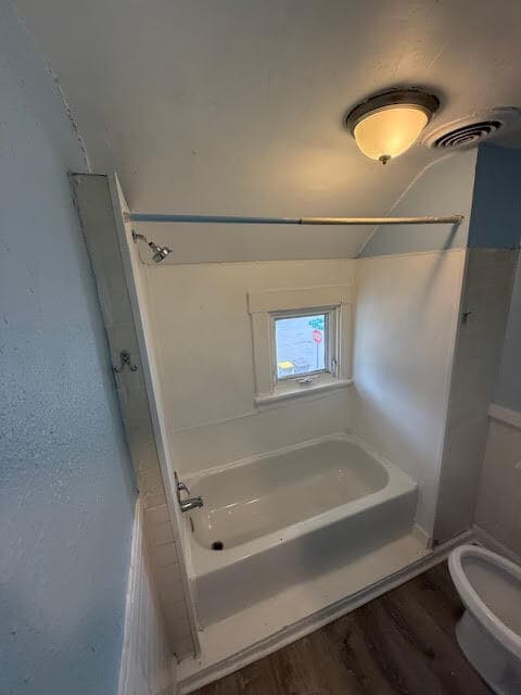 Photo - 425 Stanley St