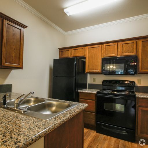 2 BR Kitchen - Country Club Apartments