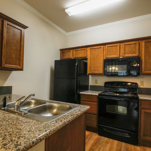 2 BR Kitchen - Country Club Apartments