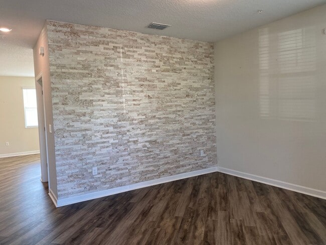 Photo - STOREY PARK - 3BR/2.5BA TOWNHOME WITH 2 CAR GARAGE