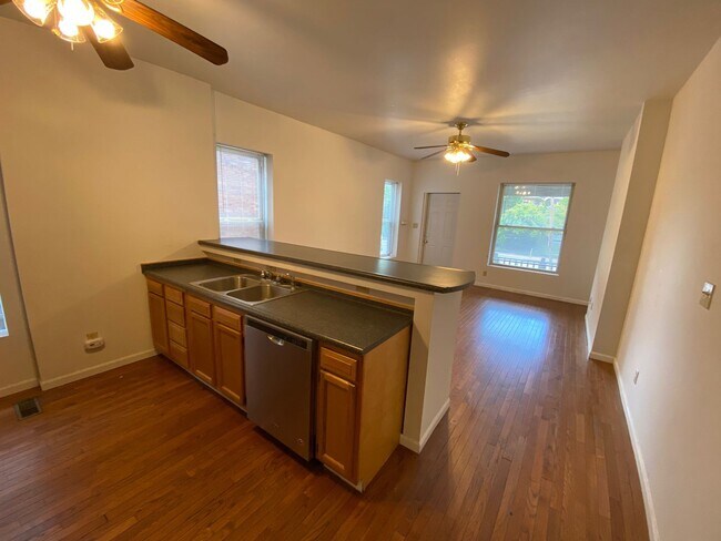 1616-1618-1618 Summit St Unit 1616