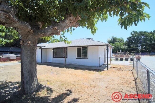 Building Photo - Charming Home in Arvin!