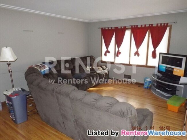 Photo - Available July 1st - 2 bed 2 bath, Single Family Home in Richfield!