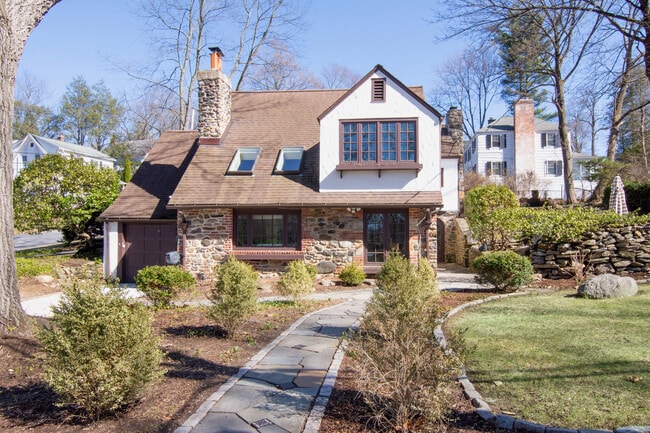 Building Photo - 116 Potter Rd