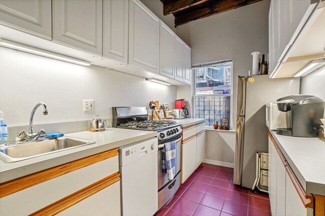 Photo - 1 Goodwin Pl Unit 4