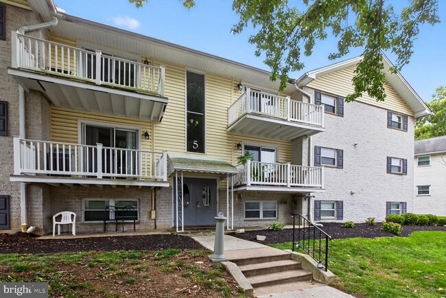 Building Photo - 5 Warren Lodge Ct Unit B Rental