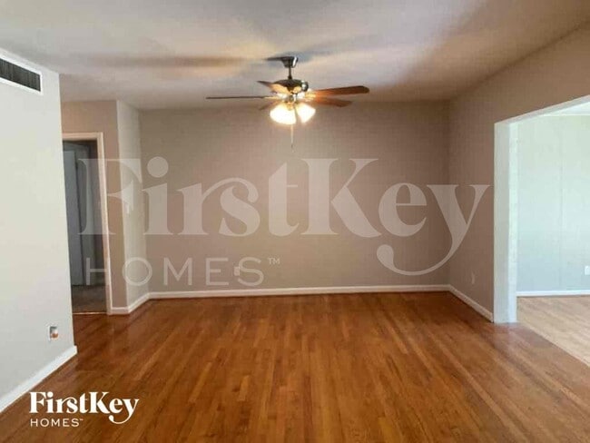 Photo - 1369 Malverne Ave