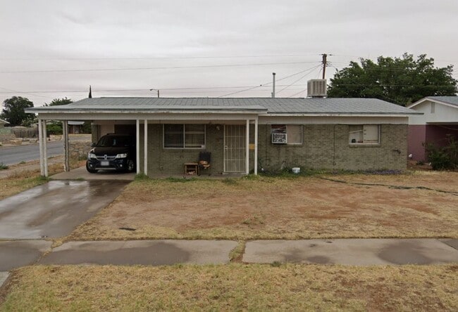 Building Photo - 3 Bed 2 Bath Home Available Today