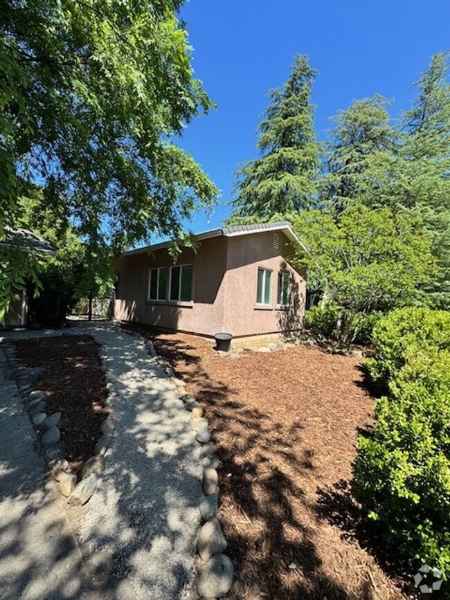 Building Photo - Spacious 1 Bedroom Mother-in-Law unit with... Rental