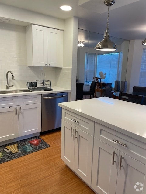 Building Photo - 12025 SE 60th St Unit f Rental