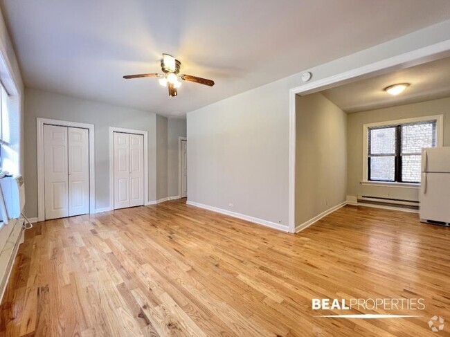 Building Photo - 1 bedroom in CHICAGO IL 60613 Unit E1 Rental