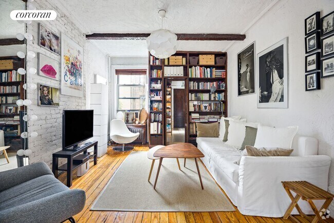 Building Photo - 236 E 6th St Rental