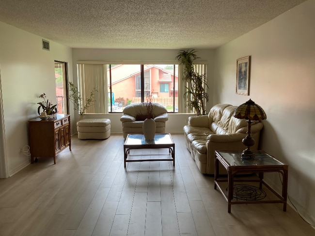 Photo - 114 Cypress Way E