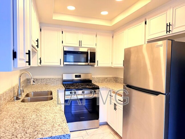 Photo - 5233 Cartwright Ave