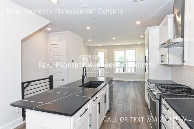 Photo - 2140 Terwilliger Terrace